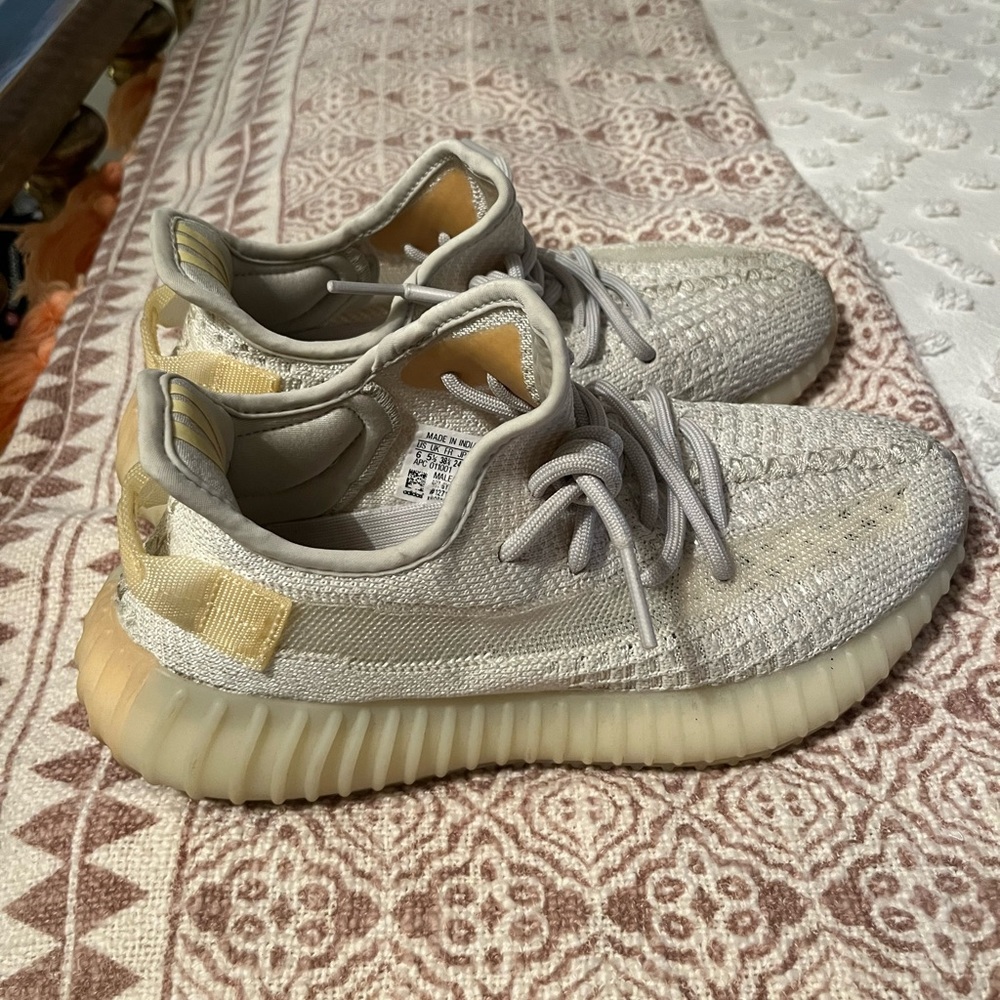 Adidas Yeezy boost 350 V2 “light” men’s size 6, women’s size 7.5